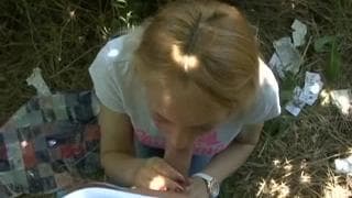Cette milf blonde adore le sexe en pleins aire